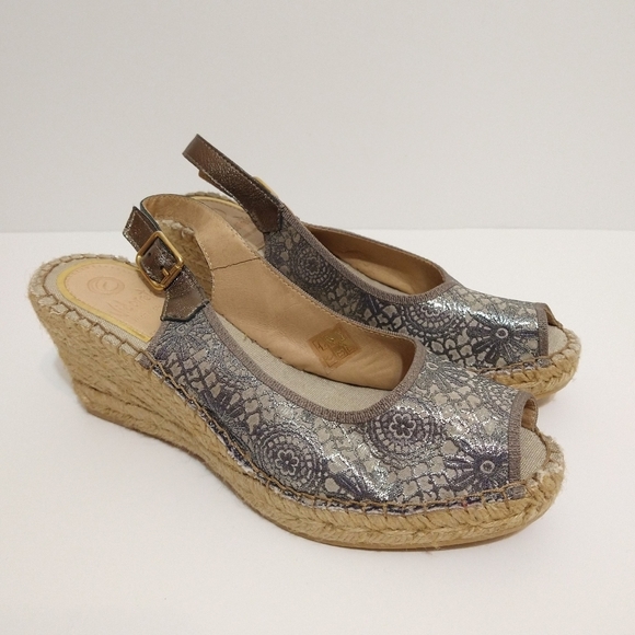 NWOT Vidorreta Espadrille Gold/Silver Lace Patterned Wedge Sandal Size 8 - Picture 3 of 8